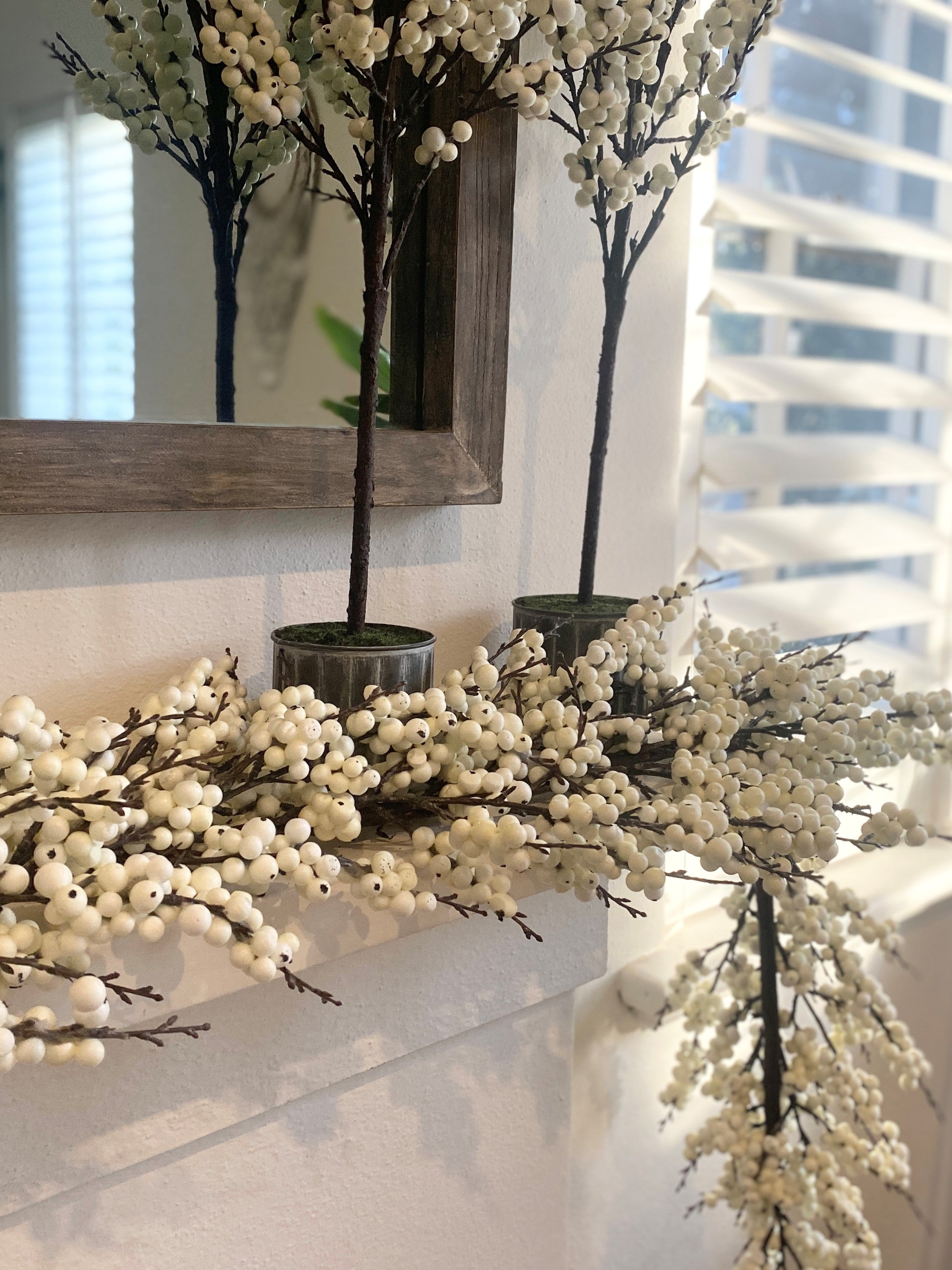 Lucia White Berry Garland - 3M