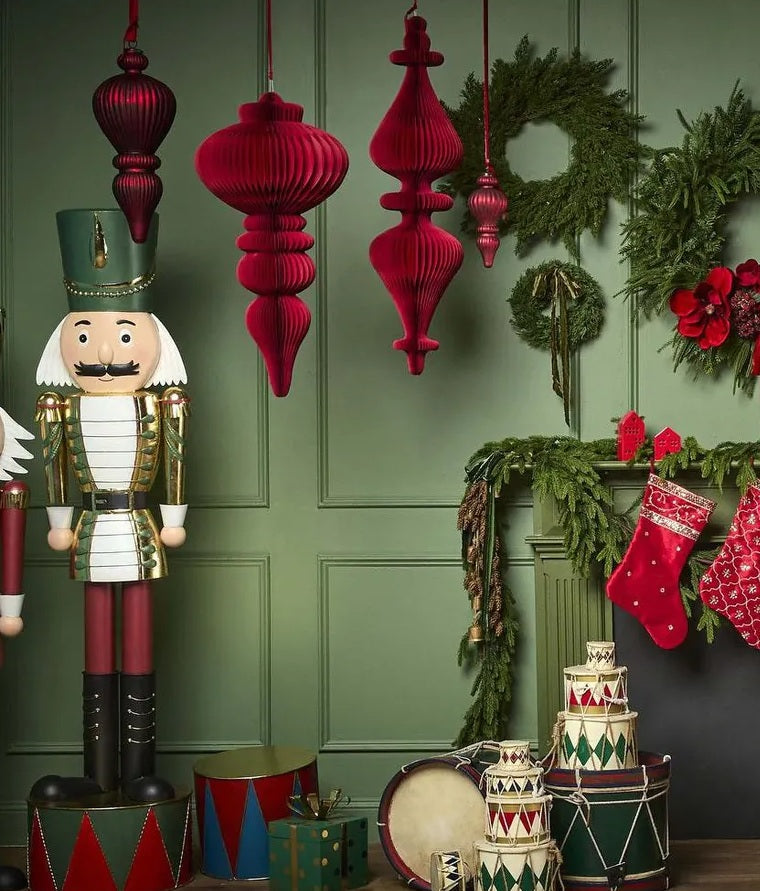 Giant Paper Cresting Finial