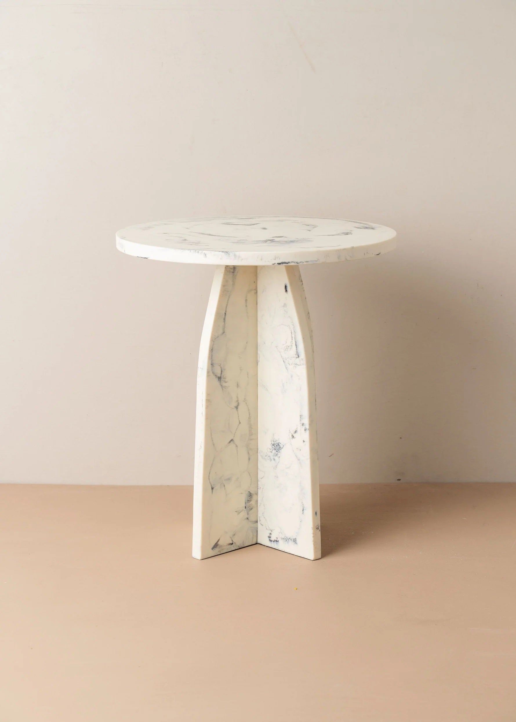 Saarde Resin Side Table - Merle