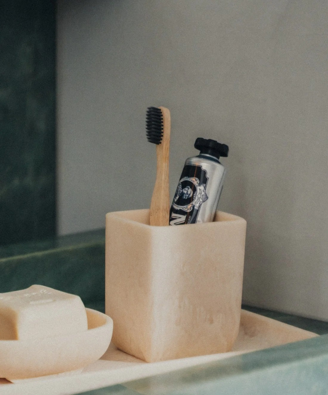 Saarde Resin Toothbrush Holder - Marshmallow