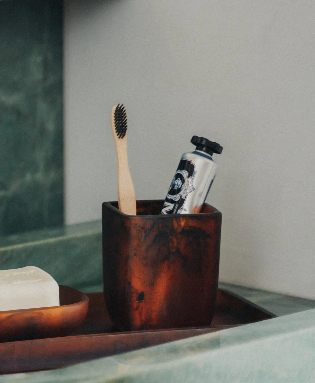 Saarde Resin Toothbrush Holder - Earth